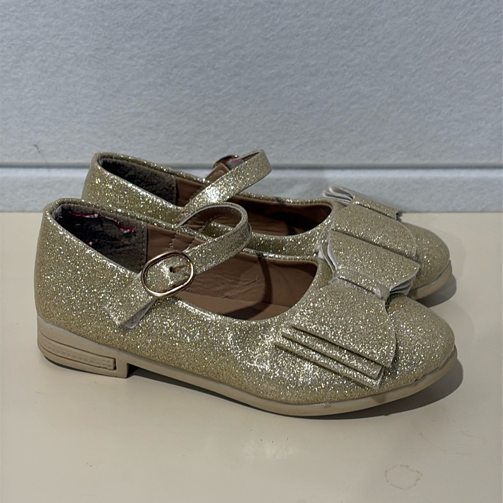Pipperdoodles by Pip Squeak’s Boutique Sparkly Gold Bow Shoes
